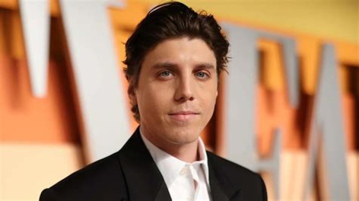 Unveiling Lukas Gage's Height: Unlocking Surprising Discoveries