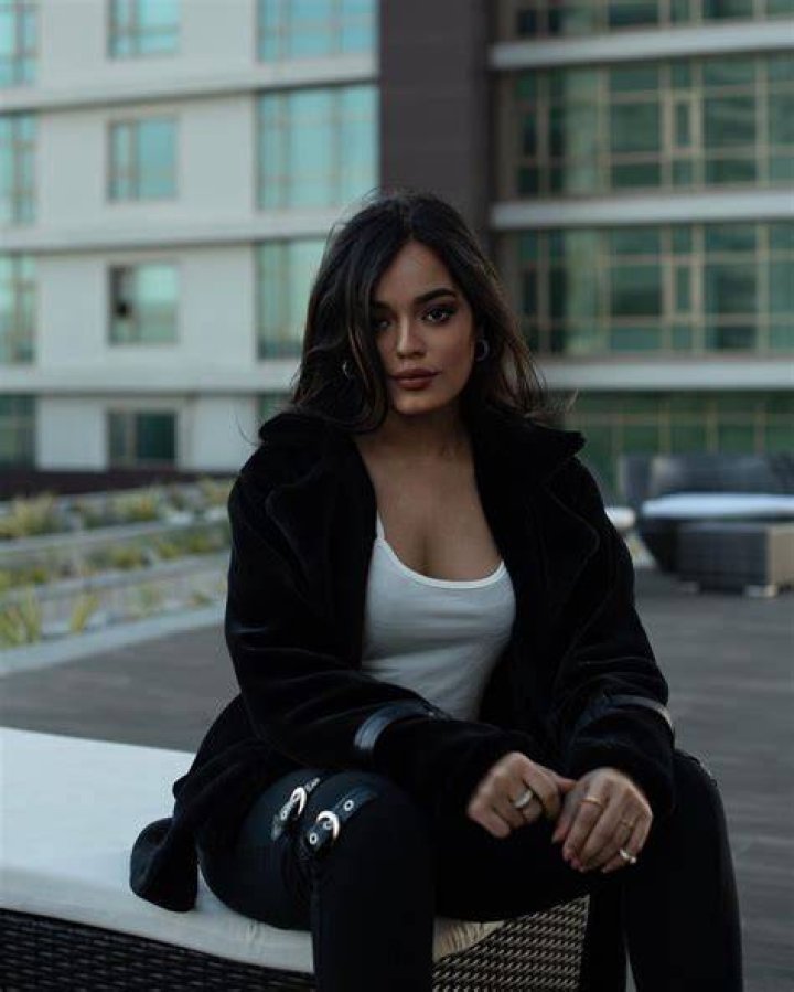 Unveiling Zainab Raza's Bold Persona: Discoveries And Insights