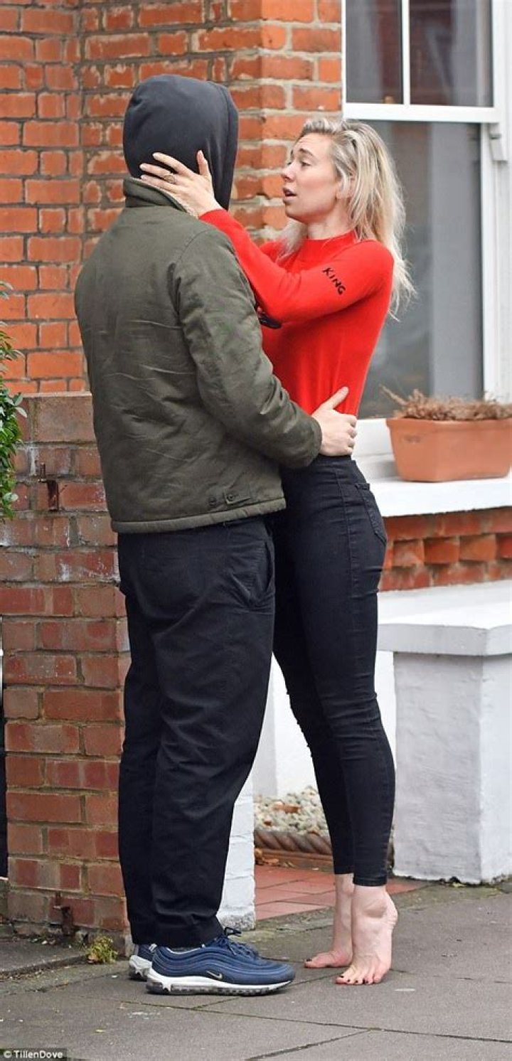 Vanessa Kirby leaps into boyfriend Callum Turner's arms Daily Mail Online