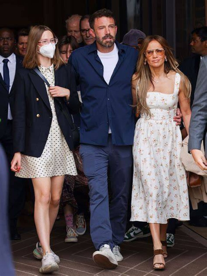 Violet Affleck How Do J.Lo & Ben Affleck’s Daughter Get Along?