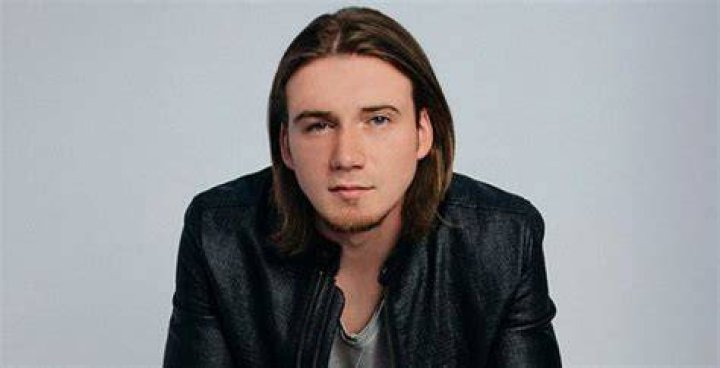Wallen Celebrates Upbringing in Video for ‘The Way I Talk