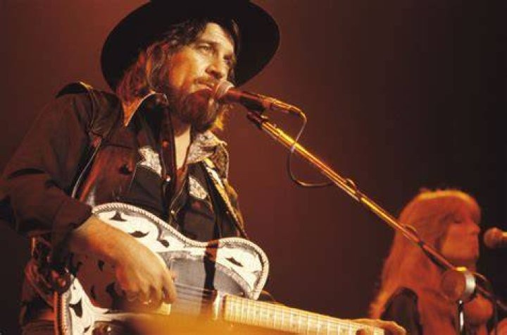 Waylon Jennings Singing “Waymore’s Blues” Alongside His Wife Jessi