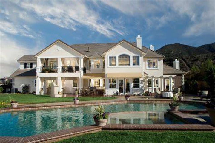 What are the taxes on a million dollar house?