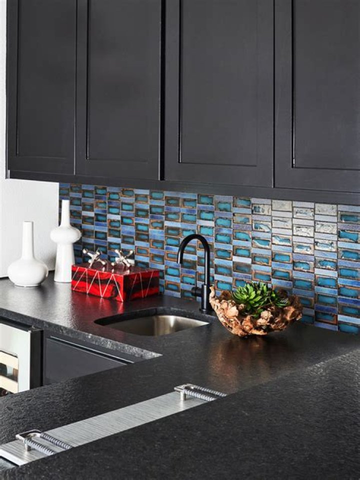 What backsplash goes well with black granite?