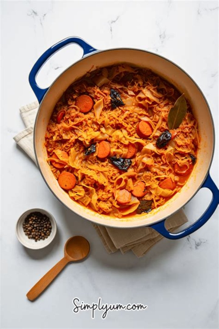 What does bigos taste like?