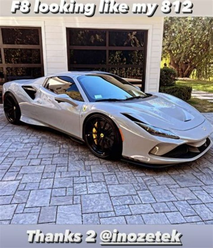 What kind of car does Scott Disick drive?
