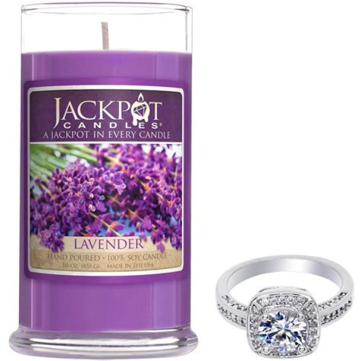 What kind of jewelry is in Jackpot candles?