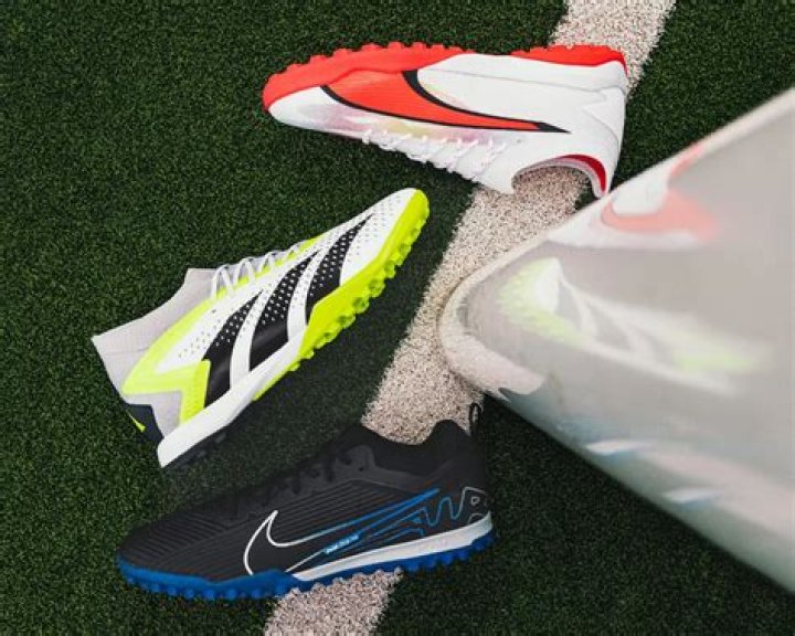 What trainers are suitable for astro turf?