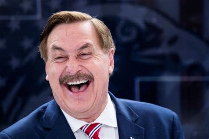 When did Mike Lindell start making pillows?