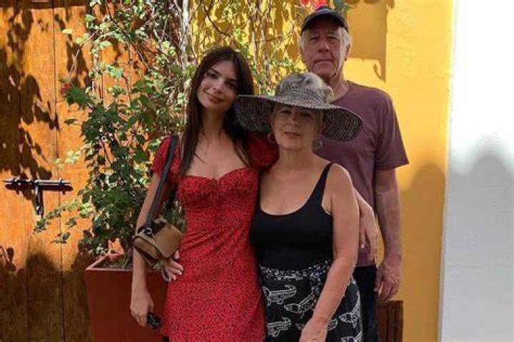 Who are Emily Ratajkowski Parents? Meet John David Ratajkowski And