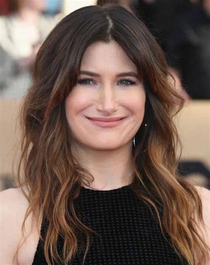Who are Kathryn Hahn siblings?