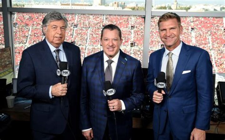 Who are the commentators for the Nascar race?