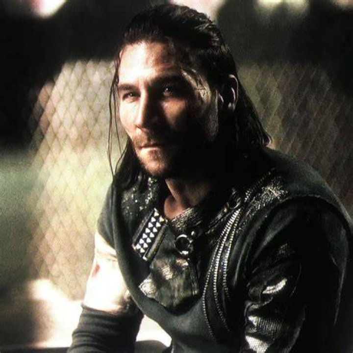 Who is Clay Virtue in the 100? A Best Fashion