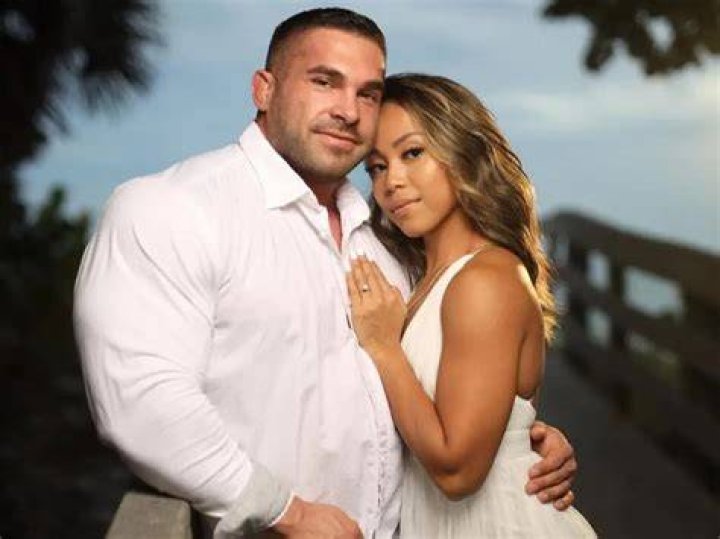 Who is Derek Lunsford's wife Jhelsin Mabaga? Model's Bio, age, photos, Instagram