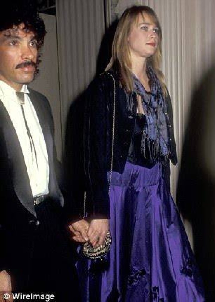 Who is John Oates' first wife Nancy Hunter?