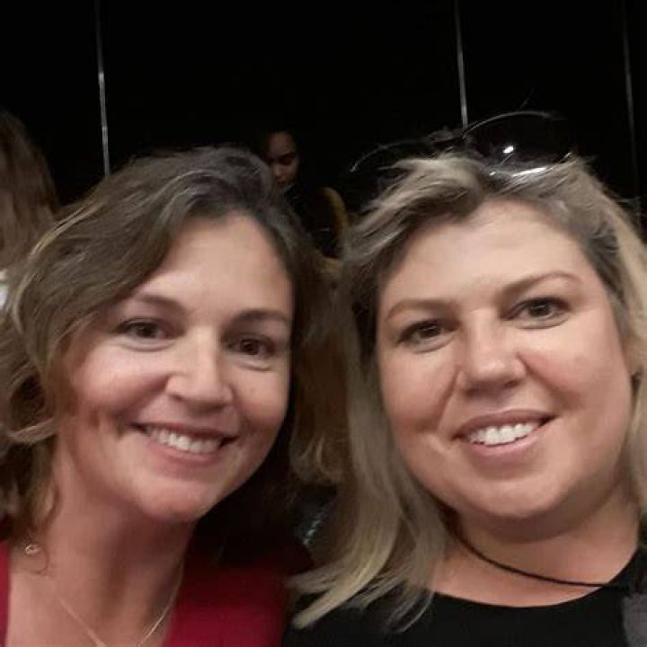 Who Is Julie Carlson? Details To Know About Urzila Carlson Wife And Family correo ·