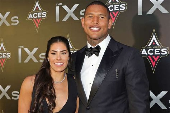 Who is Kelsey Plum, Darren Waller's hot wife? Bio, age, birthday, height, family, Instagram