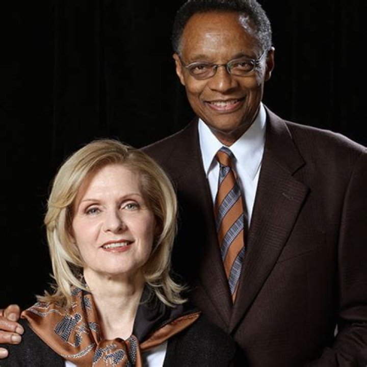 Who is Ramsey Lewis' wife?