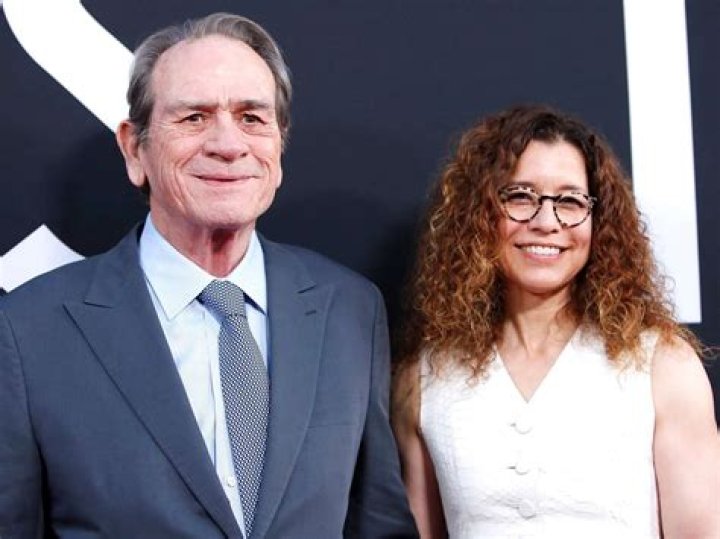 Who is Tommy Lee Jones' third wife Dawn Laurel-Jones? Wikipedia, age, wedding, children, photographe