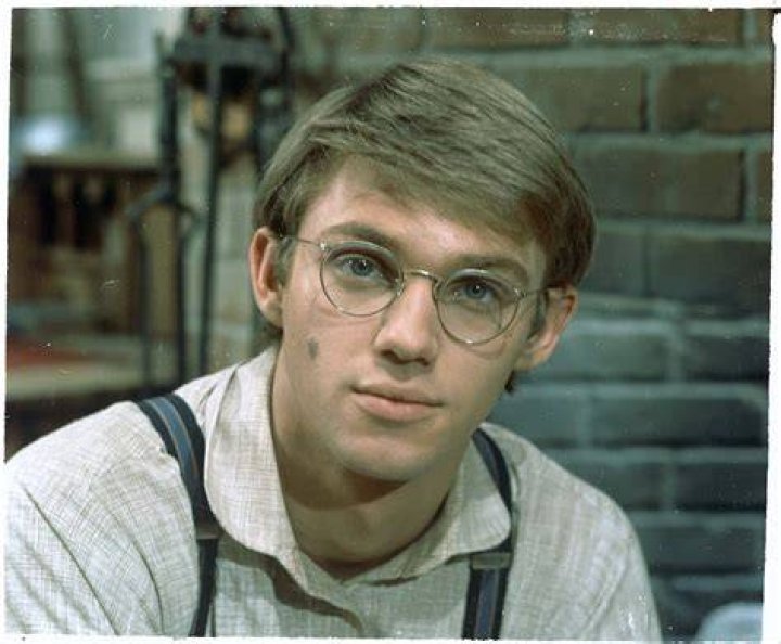 Why Did Richard Thomas Leave The Waltons?A Look Back at His Departure and Career