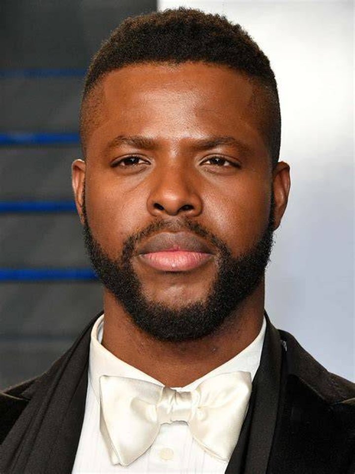 Winston Duke publicó una foto de gimnasio muscular en Instagram