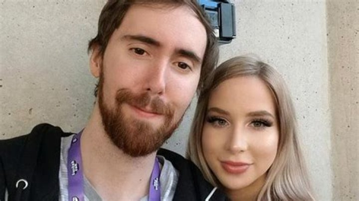Zack (Asmongold) and Izzy (Pink Sparkles) are leveling in Shadowlands
